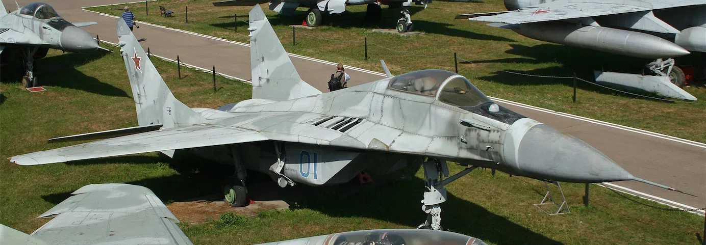 O primeiro voo do caça soviético MiG-29A em 1977